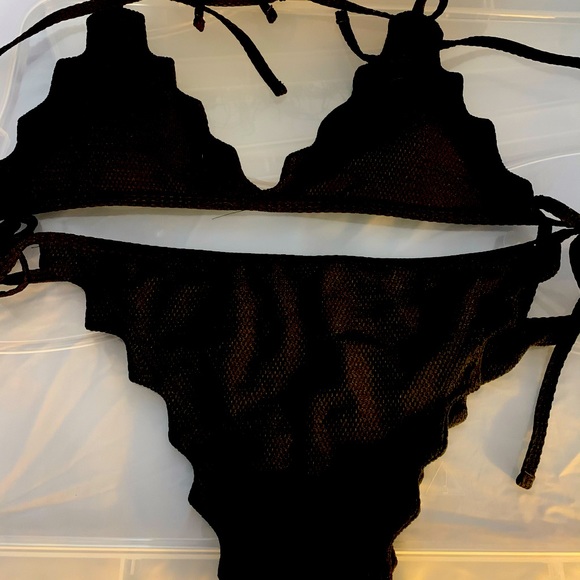 *NWOT* Black Wavy String Bikini - Picture 2 of 2